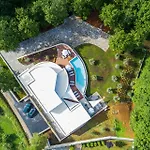 Villa Viktor Tireli *